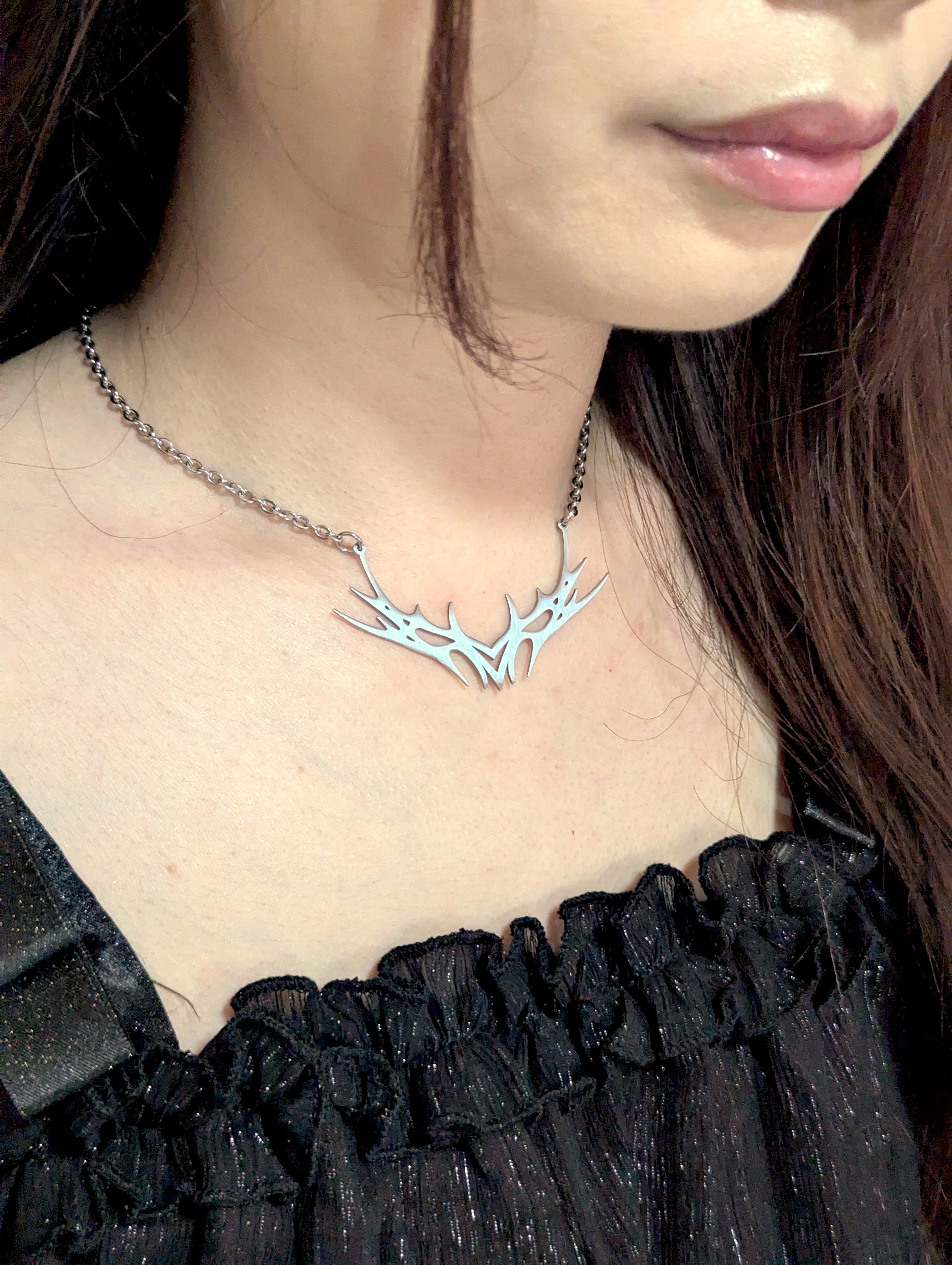 Thorned wing pendant necklace