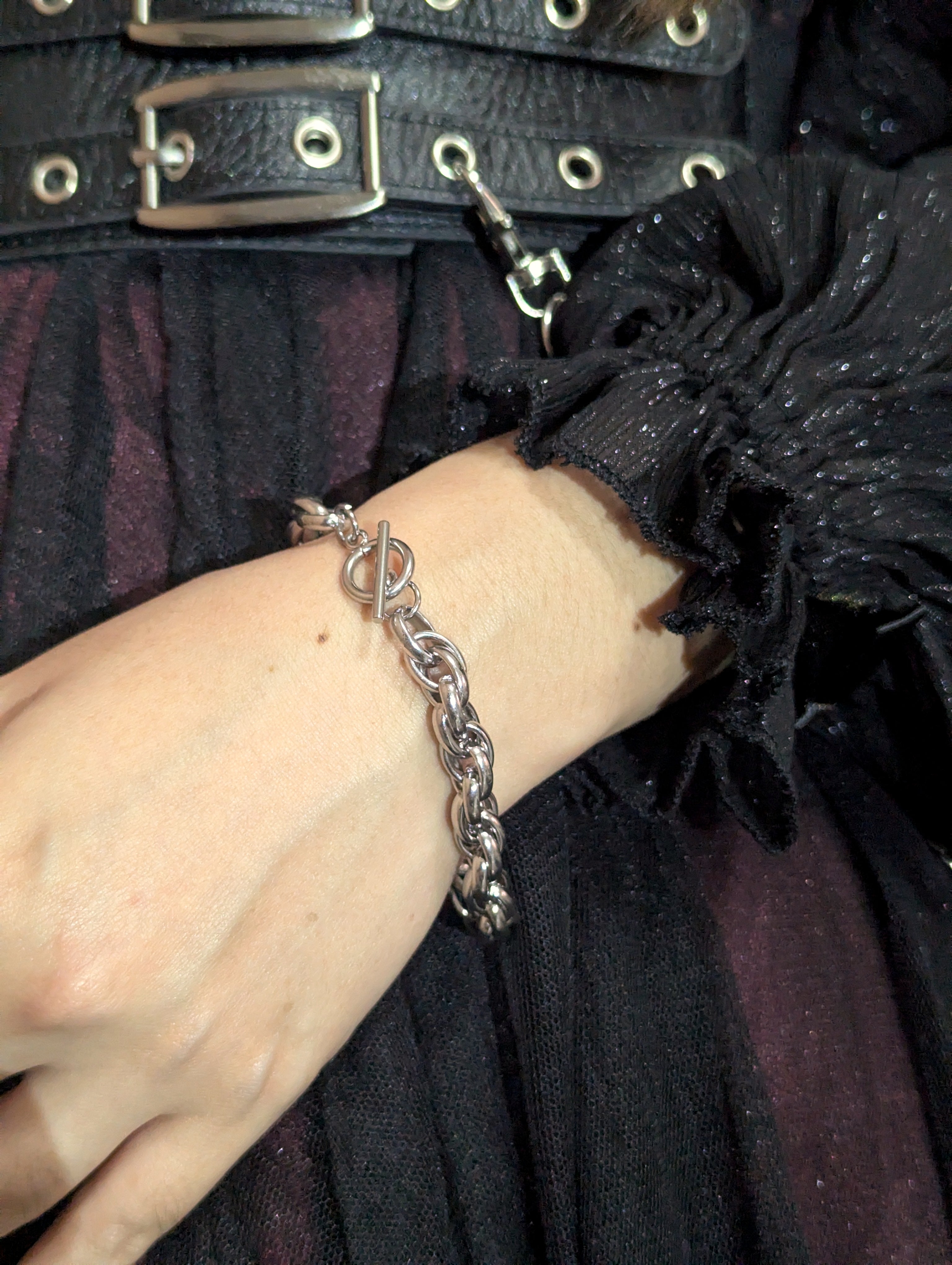 Twisted oval chain bracelet