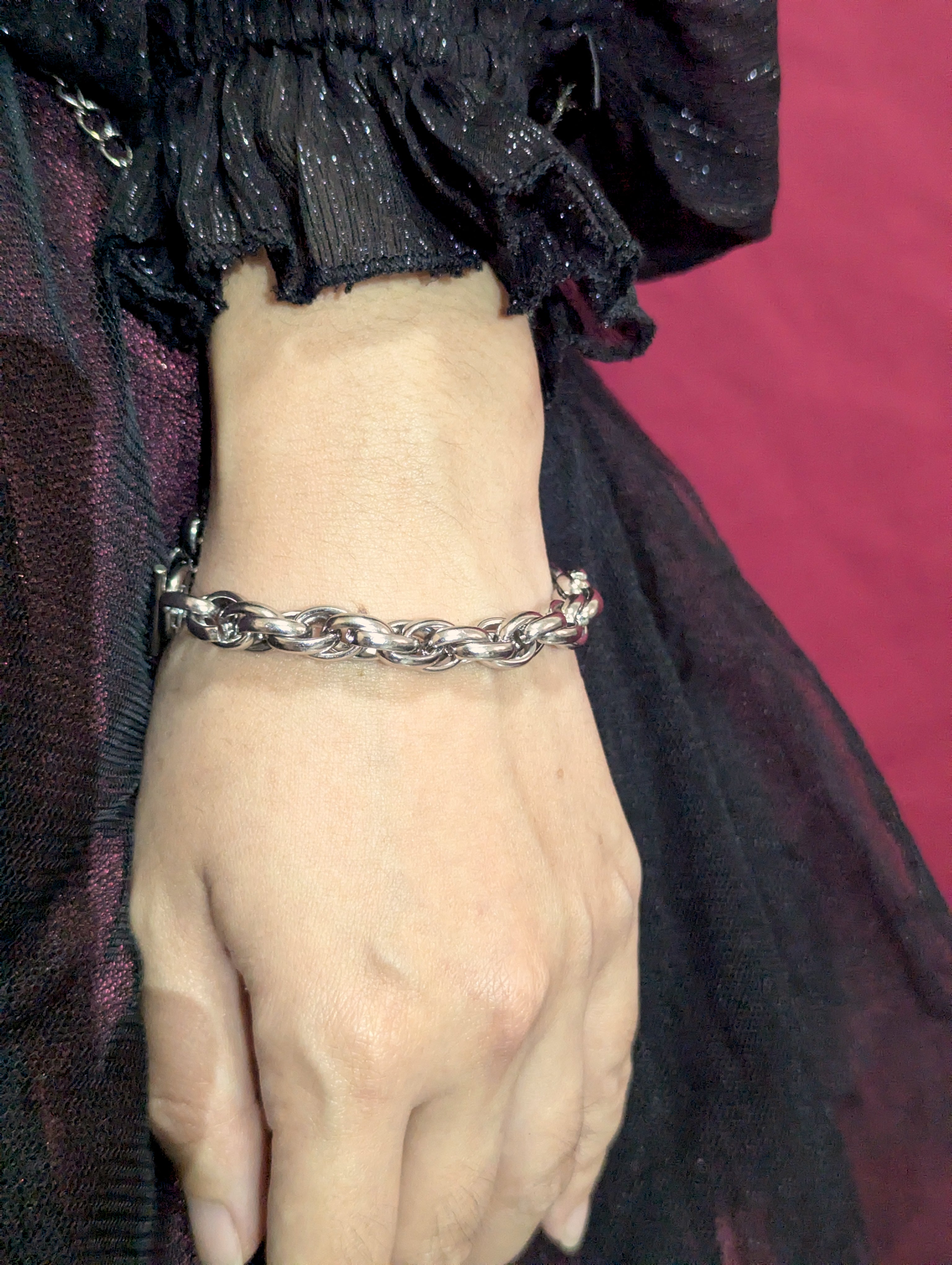 Twisted oval chain bracelet