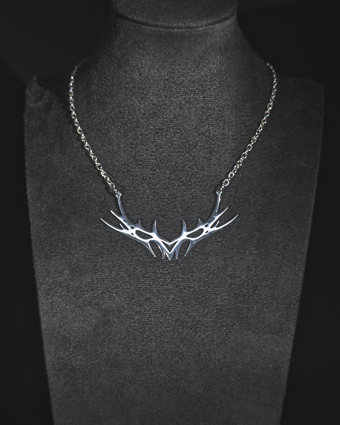 Thorned wing pendant necklace
